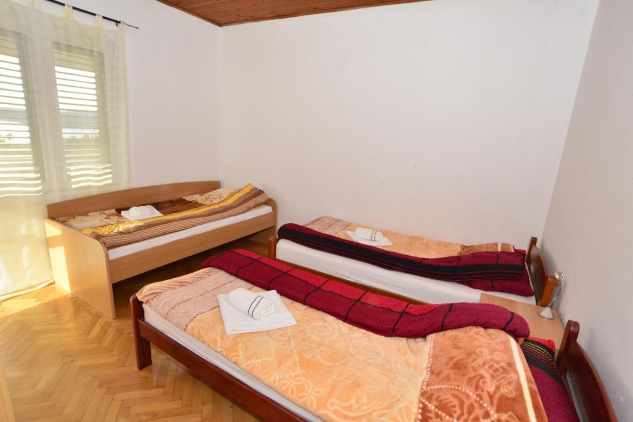 House Sarovic Apartment ติวัต ภายนอก รูปภาพ