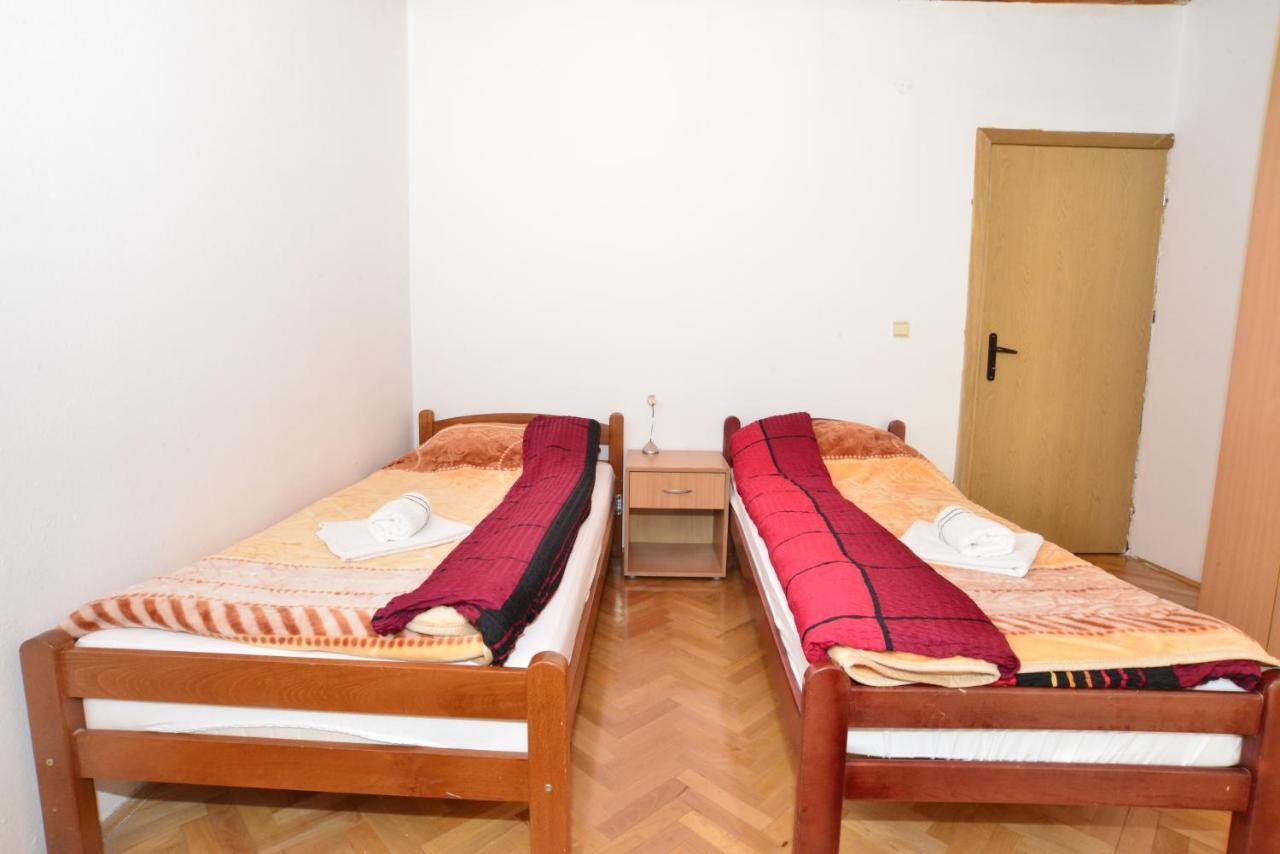 House Sarovic Apartment ติวัต ภายนอก รูปภาพ