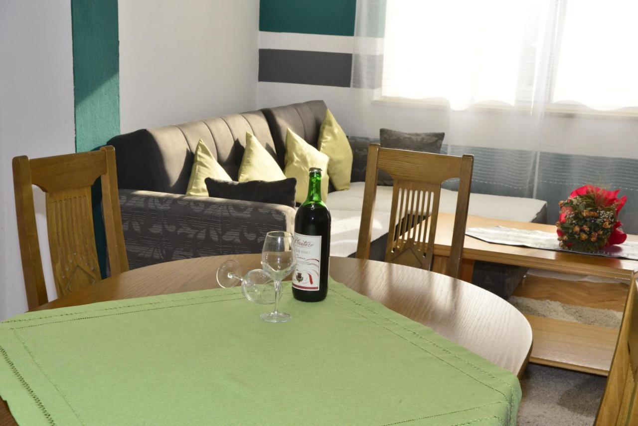 House Sarovic Apartment ติวัต ภายนอก รูปภาพ